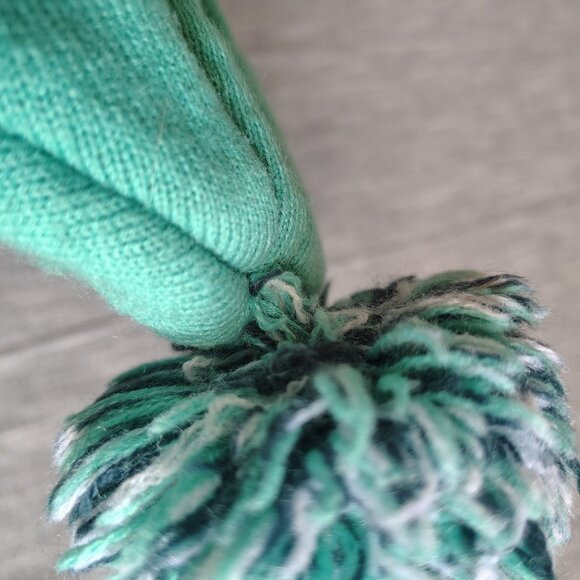 Oakley Pom Beanie Hat Adult Blue Green Acrylic - Picture 3 of 7